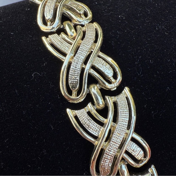 Mid-Century X Link Gold Tone Vintage Braided Bracelet 7in - Picture 11 of 14